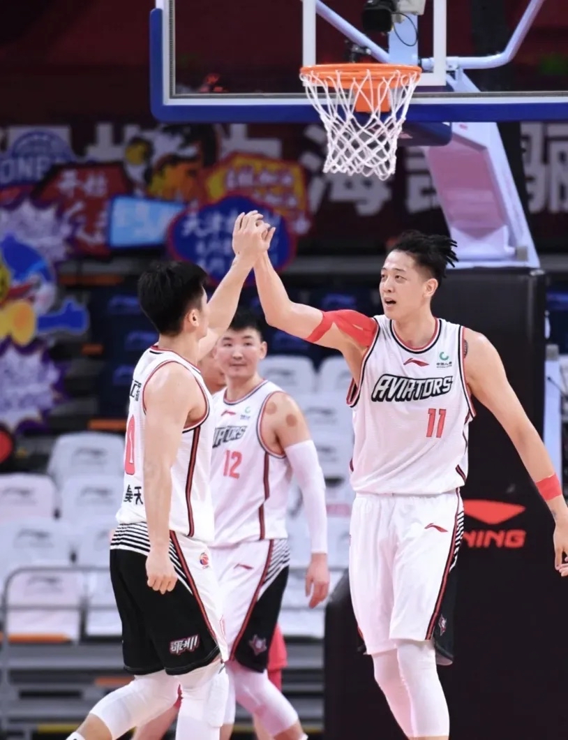 华体会app-山西队险胜浙江队，易建联带队取胜